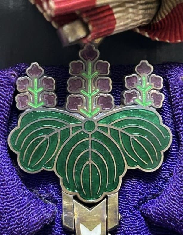 3rd class Order of Rising  Sun in Early Square Lacquer Case.jpg