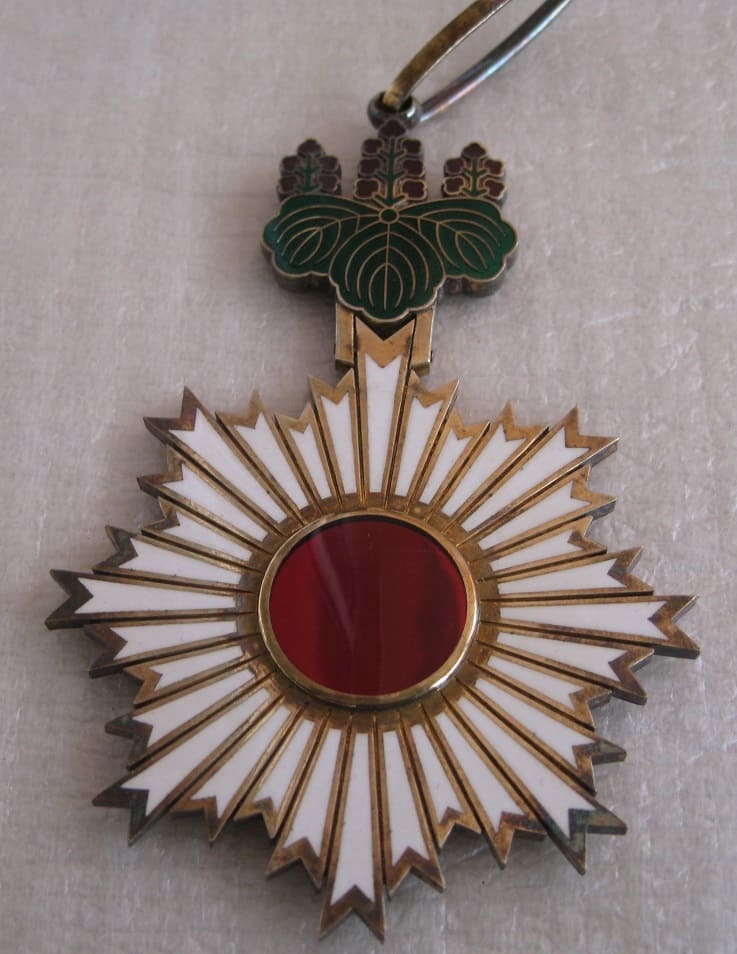 3rd class Order  of Rising Sun with mark ナ.jpg
