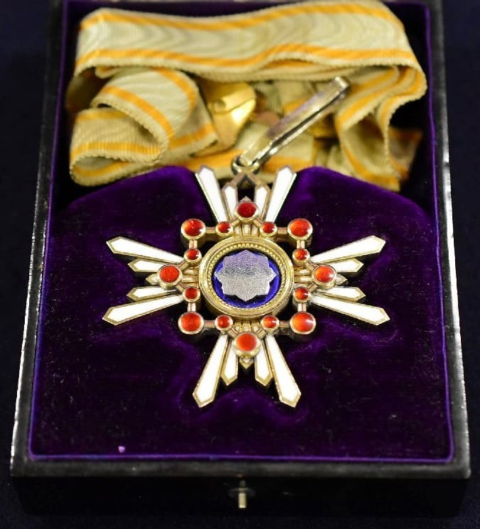 3rd class Order of Sacred Treasure  with mark ナ.jpg