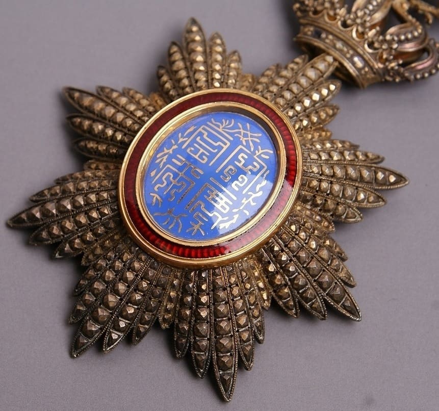 3rd class Order of the Dragon  of Annam made by JMJ van Wielik.jpg