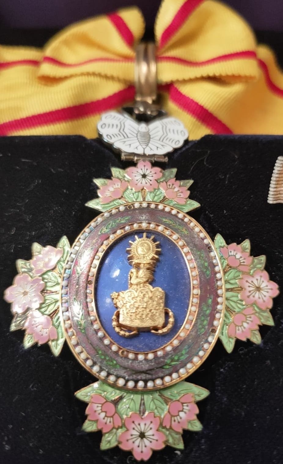 3rd class order of the Precious  Crown marked IA.jpg