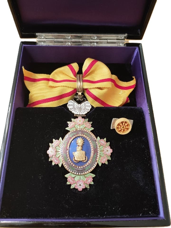 3rd class order of the Precious Crown marked IA.jpg
