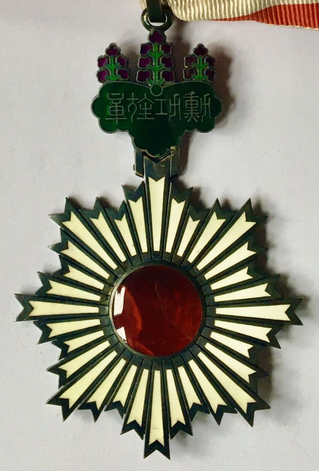 3rd  class Order of the Rising Sun in case for foreigners.jpg