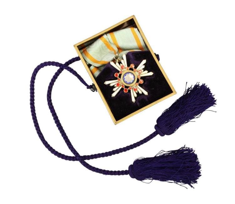 3rd class Order  of the Sacred Treasure in Case for Foreigners.jpg