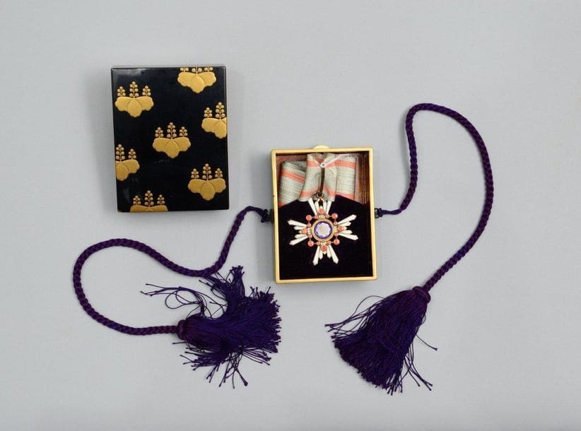3rd class  Order of the Sacred Treasure in Cases for Foreigners.jpg