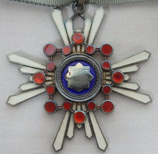3rd class  order of the Sacred Treasure with a Modified Ribbon Fastener.jpg