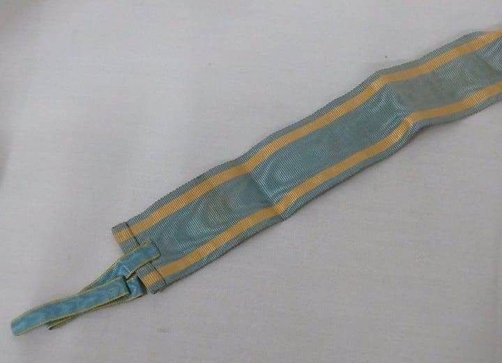 3rd class order of  the Sacred Treasure with a Modified Ribbon Fastener.jpg