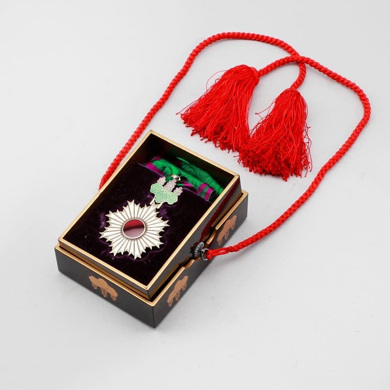 3rd class Rising Sun oder  marked 美 with a case for foreigners.jpg