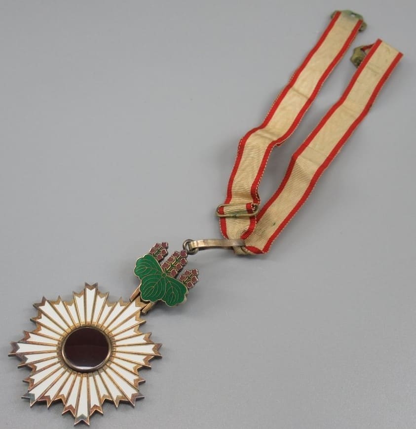 3rd class Rising Sun order  awarded in 1940  to Kazunari Funabashi.jpg