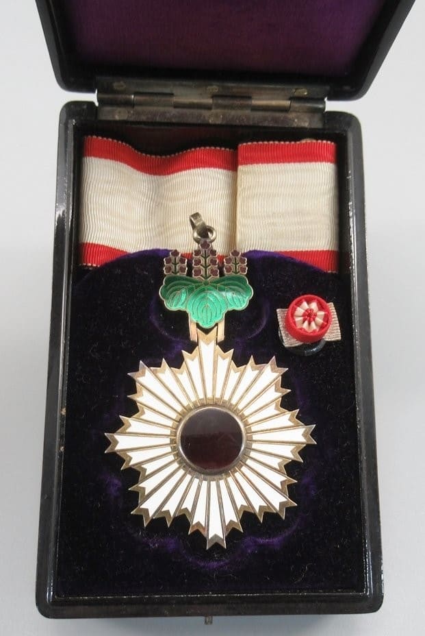 3rd class Rising Sun order awarded in 1940  to Kazunari Funabashi.jpg