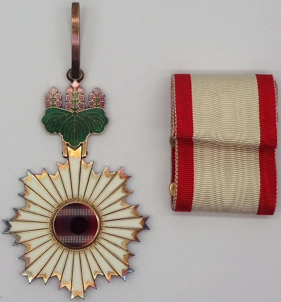 3rd class  Rising Sun order with original outer cardboard case.jpg