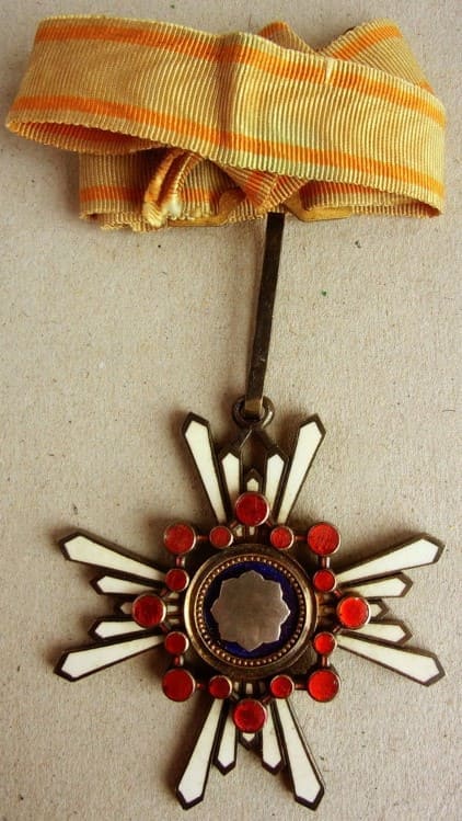 3rd class Sacred  Treasure order field case.jpg