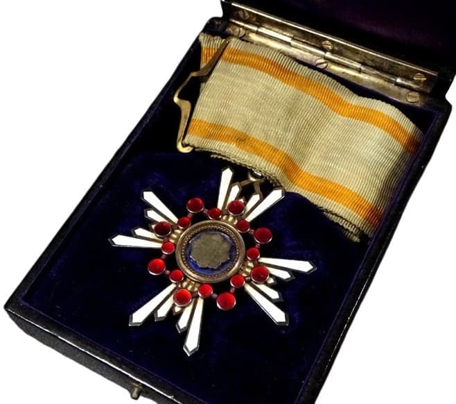 3rd class  Sacred Treasure order with mark N.jpg