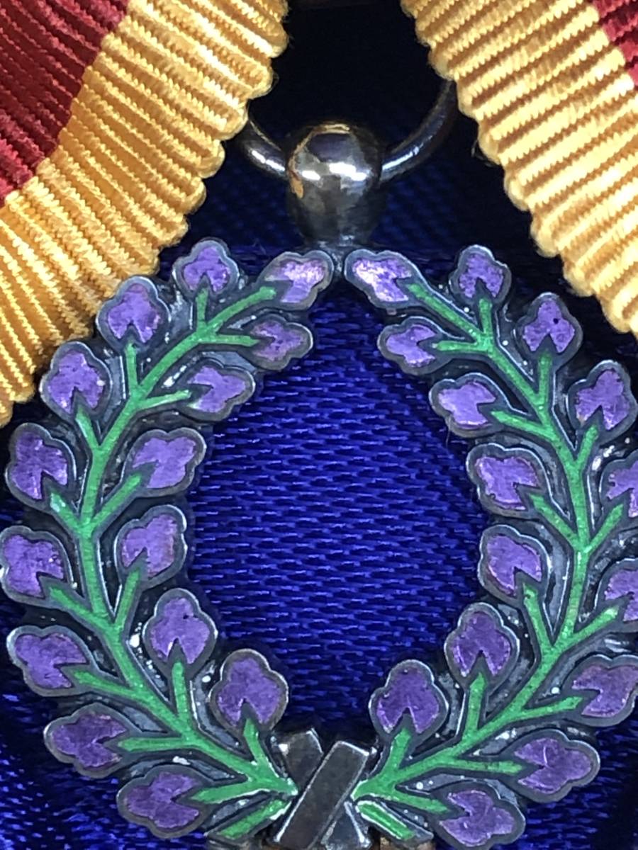 日本宝冠勲章 (4).jpg