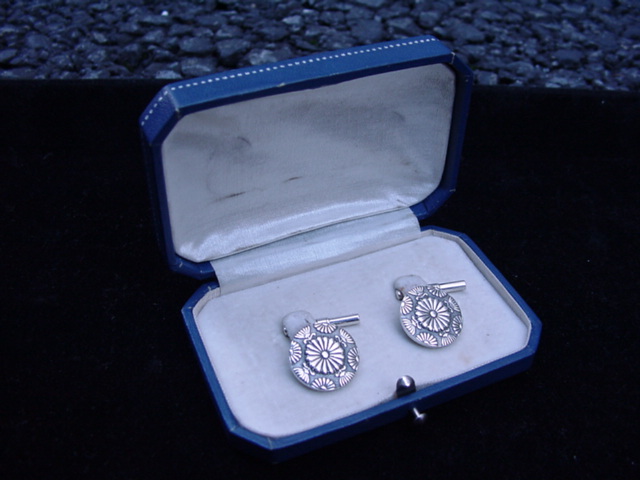 Gift Cufflinks from the Kan'in-no-Miya Imperial Family/皇族御下賜