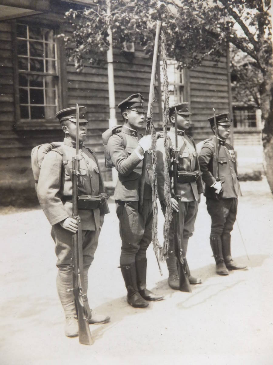 歩兵45連隊軍旗 連隊旗 軍旗衛兵連隊旗手.jpg