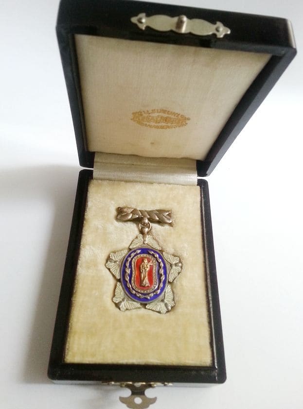 4th class Meritorious  Service Badge of Great Japan Sericulture Association.jpg