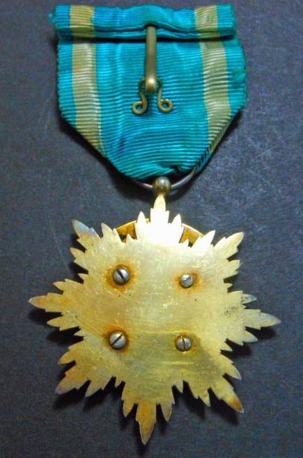 4th class Order of Golden Kite awarded in 1906.jpg