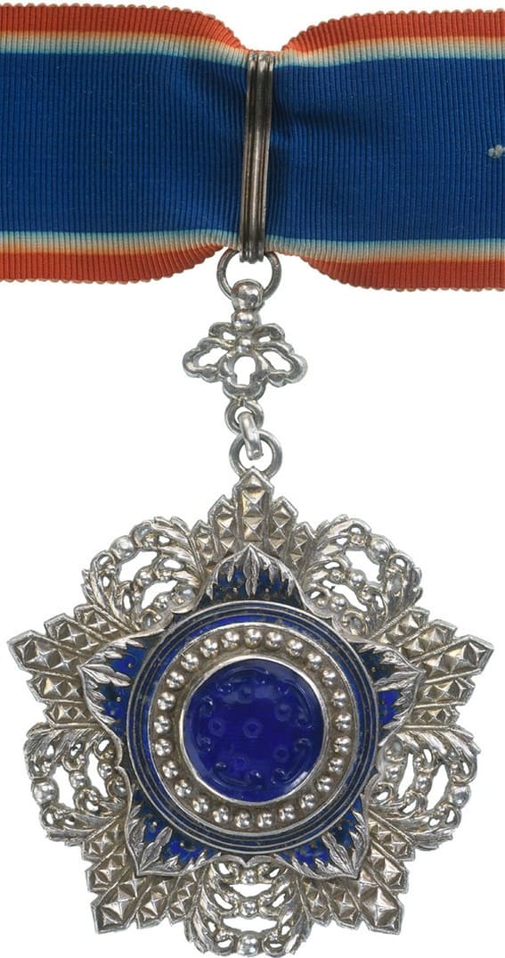 4th class Order of the Brilliant Jade 88.jpg