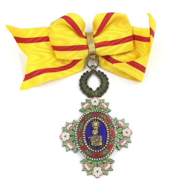 4th Class Order of the Precious Crown 勲四等宝冠章.jpg