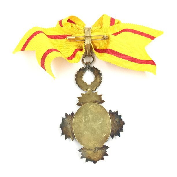 4th Class  Order of the Precious Crown 勲四等宝冠章.jpg