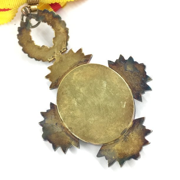 4th Class Order of the  Precious Crown 勲四等宝冠章.jpg