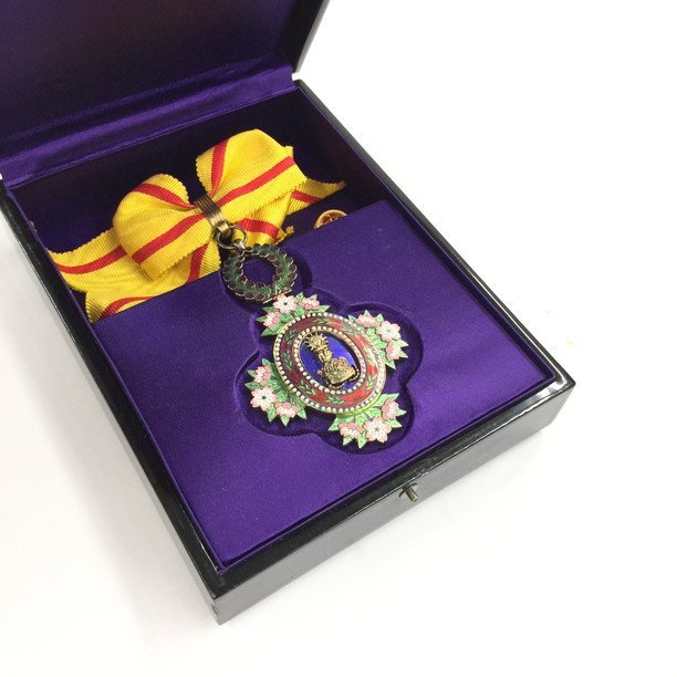 4th Class Order   of the Precious Crown 勲四等宝冠章.jpg