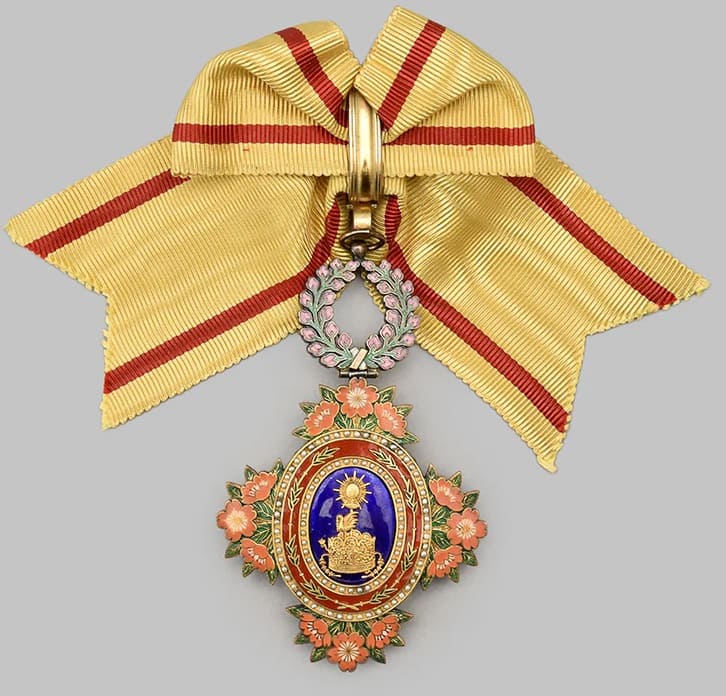 4th Class Order  of the Precious Crown  勲四等宝冠章.jpg
