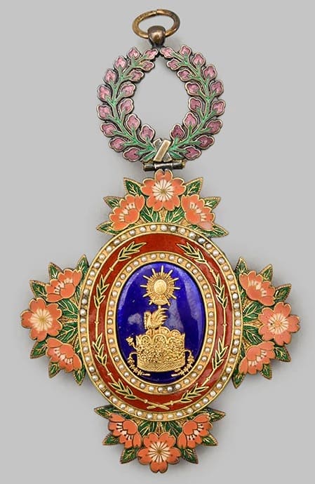 4th Class Order  of the Precious Crown 勲四等宝冠章.jpg