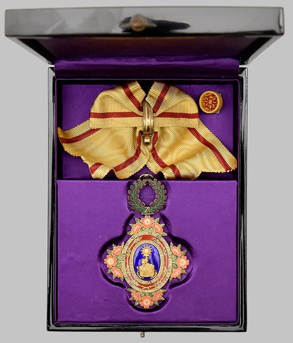 4th Class Order  of the Precious  Crown 勲四等宝冠章.jpg