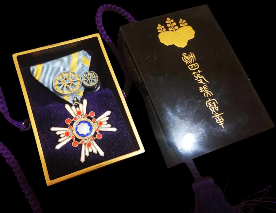4th class Order of the Sacred Treasure in Case for a Foreigners.jpg