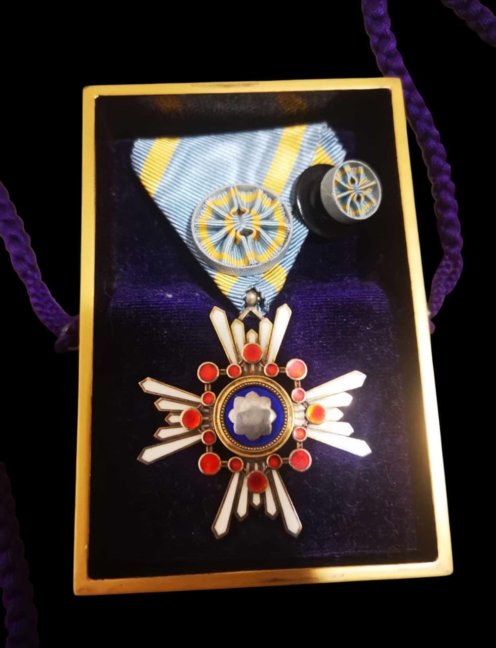 4th class Order of the Sacred  Treasure in Case for a Foreigners.jpg