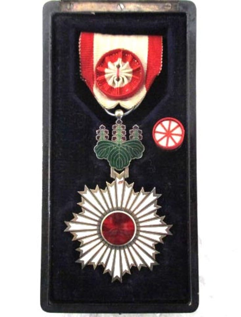 4th class  Rising Sun order  awarded in 1906.jpg