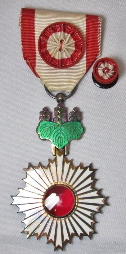 4th class Rising  Sun order awarded in 1970.jpg