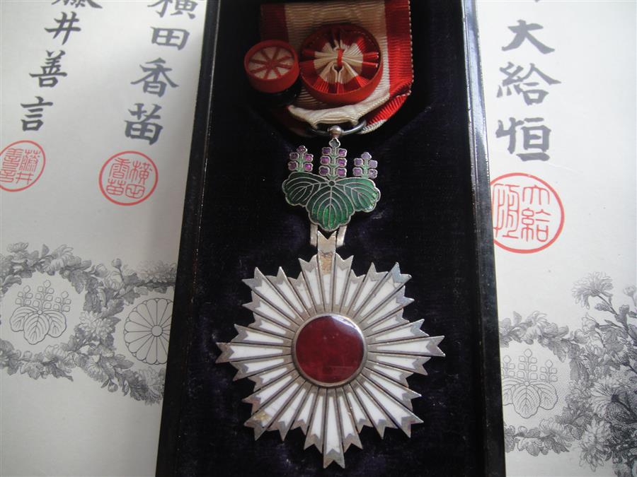 4th class Rising Sun order for the   Russo-Japanese War.jpg