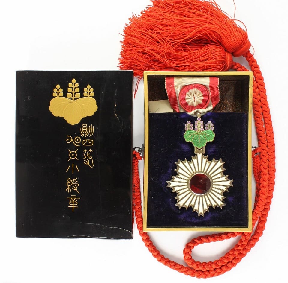 4th class Rising Sun order in case for foreigners.jpg