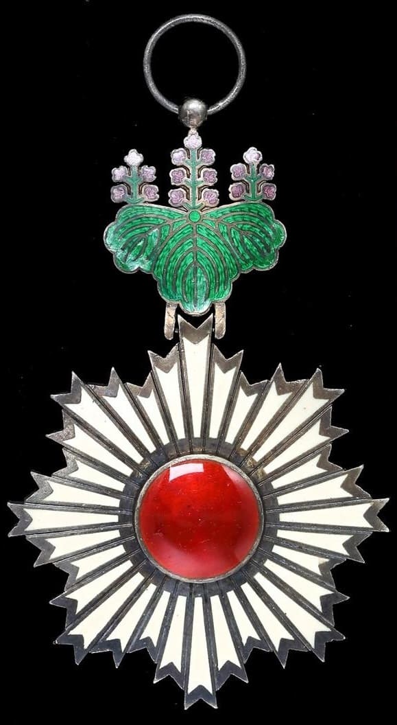 4th class Rising Sun order made by Godet, Berlin.jpg