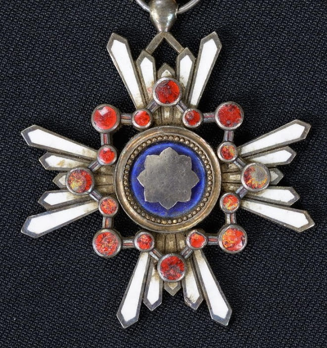 4th class Sacred Treasure Order marked  ナ.jpg 4th class Sacred Treasure Order marked  ナ.jpg