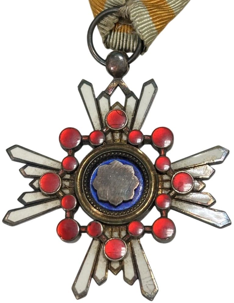 4th class Sacred Treasure  Order with mark 幣.jpg