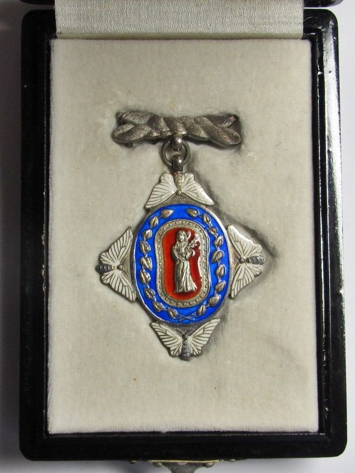 5th class Meritorious Service Badge of Great  Japan Sericulture Association.jpg