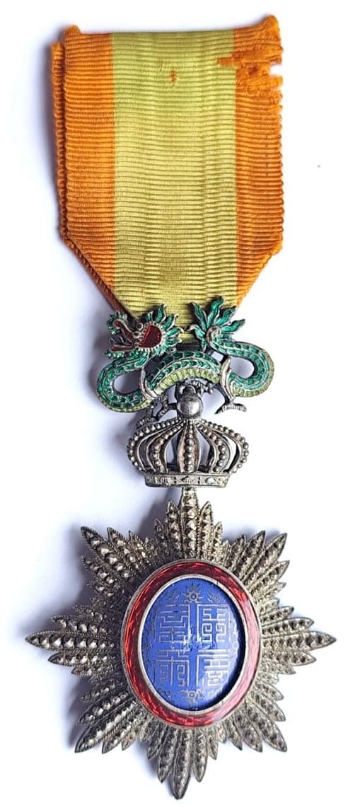 5th class  Officer's badge with green ribbon with a gold border stripes.jpg