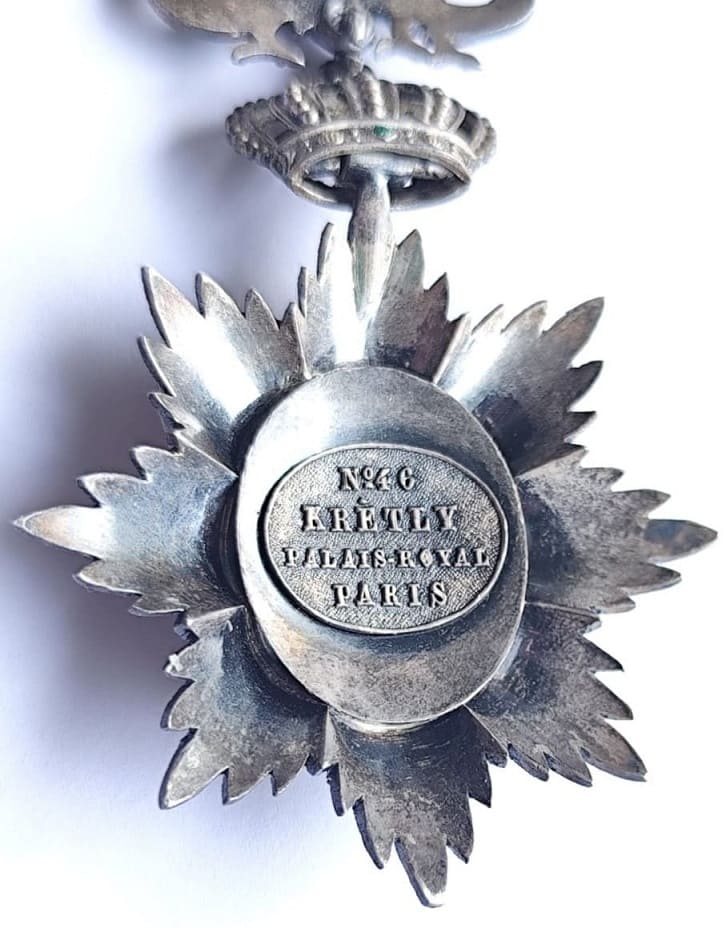 5th class Officer's badge with green ribbon  with a gold border stripes.jpg