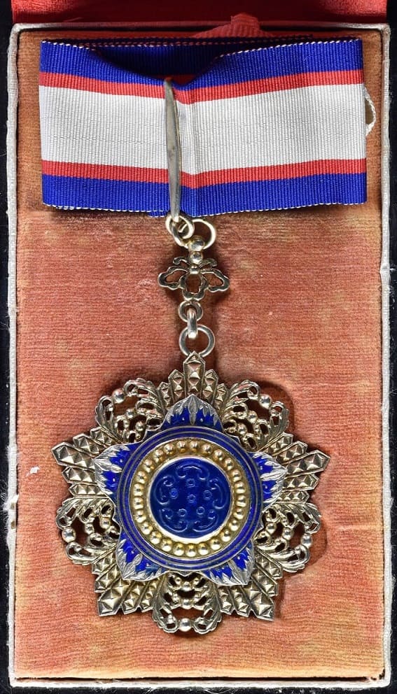 5th class Order of  Brilliant  Jade No.124.jpg