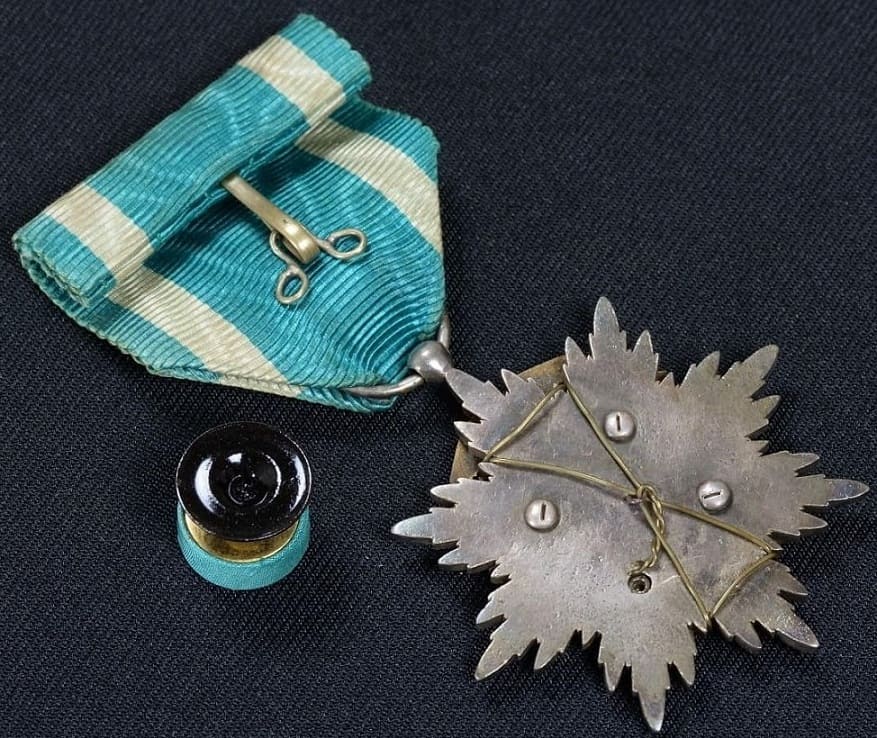 5th class Order of Golden Kite awarded  in 1906.jpg