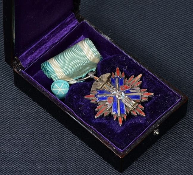 5th  class Order of Golden Kite awarded in  1906.jpg