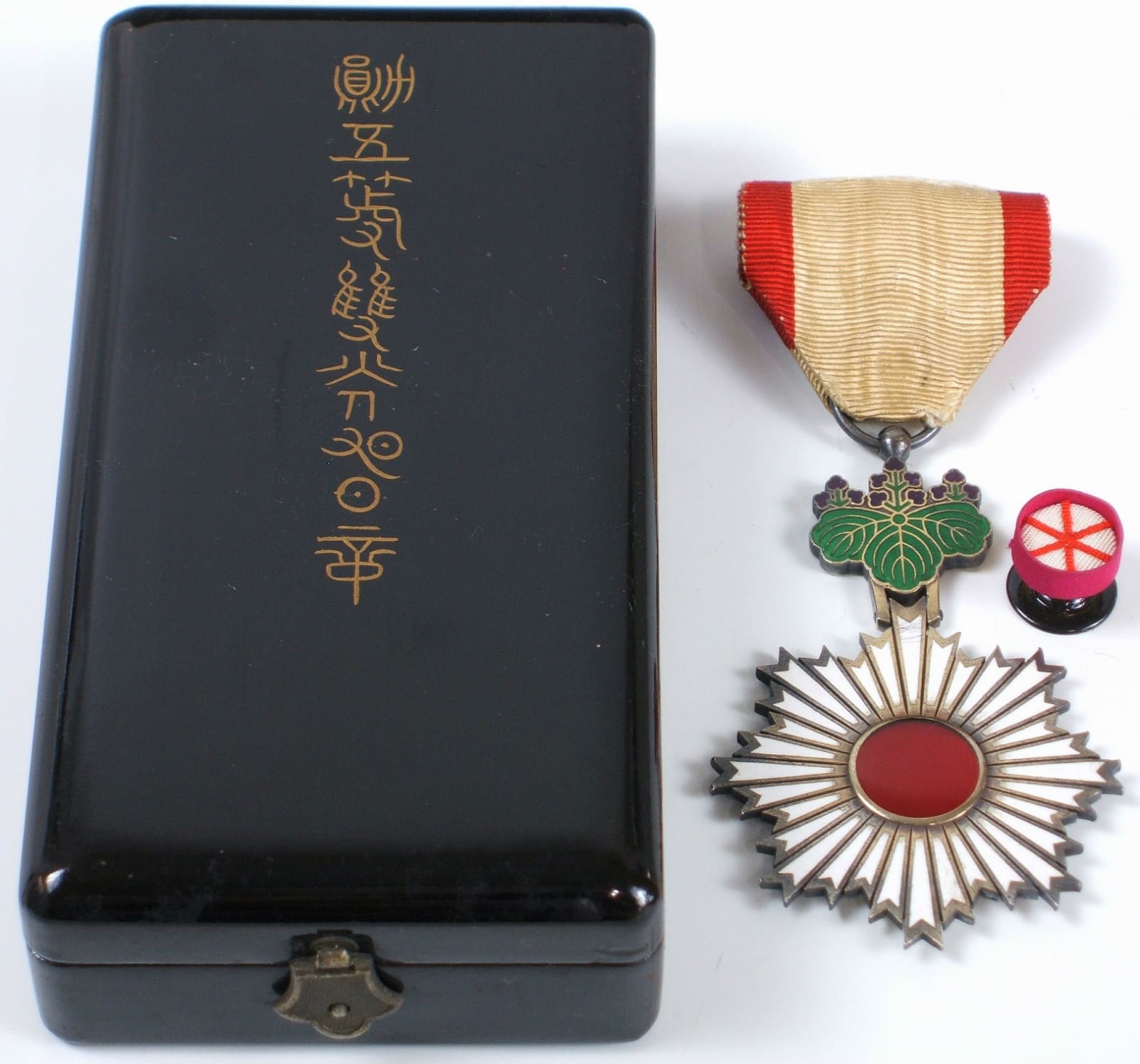 5th class Order   of Rising Sun with mark  ナ.jpg