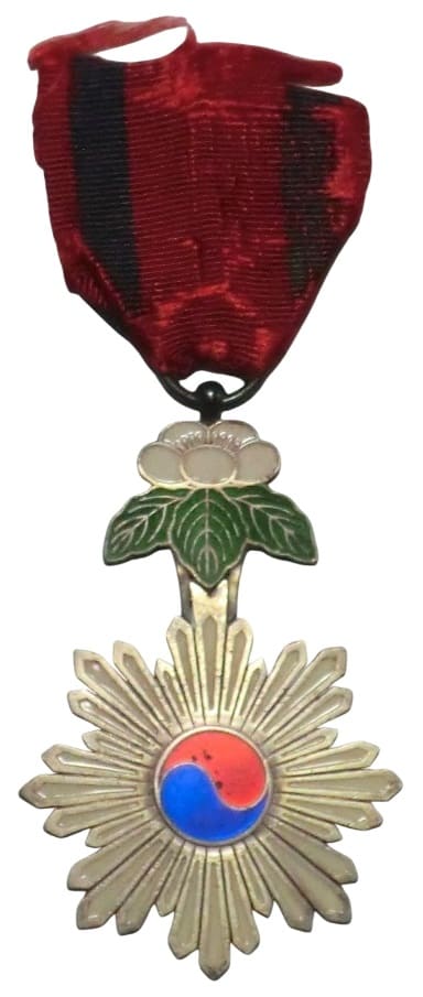 5th class Order of Taeguk.jpg