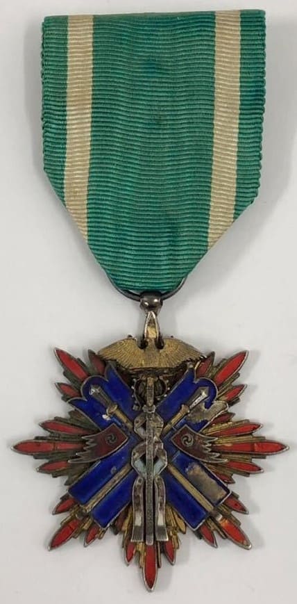 5th class Order  of the Golden Kite.jpg