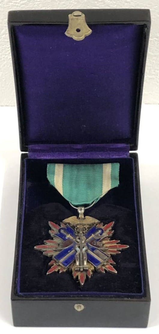 5th class Order of the  Golden Kite.jpg