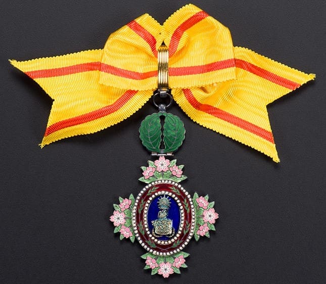 5th class order of  the Precious Crown awarded on April 29, 1989.jpg